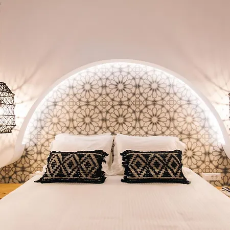Amer Santorini With Outdoor Hot Tub Holiday home